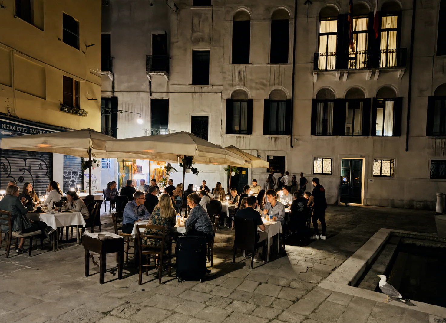 Guests dining at the terrace tables in Campiello Sant'Agostin